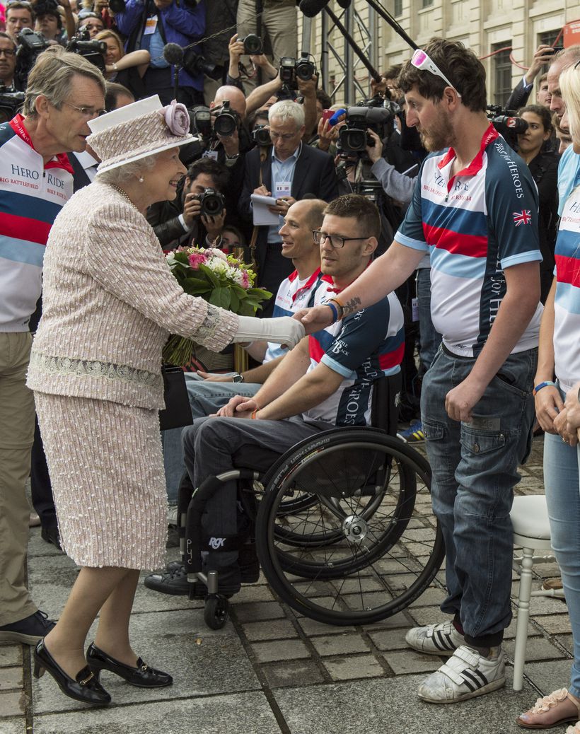 Her Majesty Queen Elizabeth ll shaking hands with a veteran