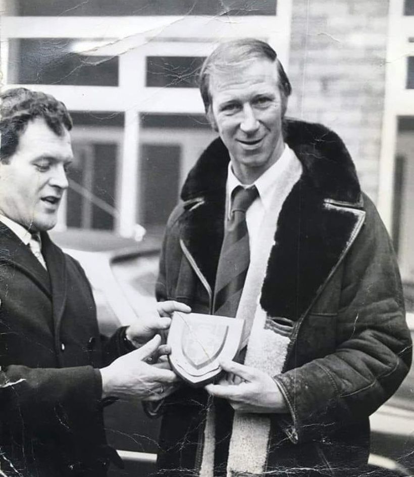 George Kyle presenting Jack Charlton with the plaque