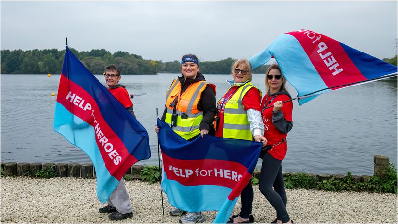Cheering o our Heroes 10K runners!