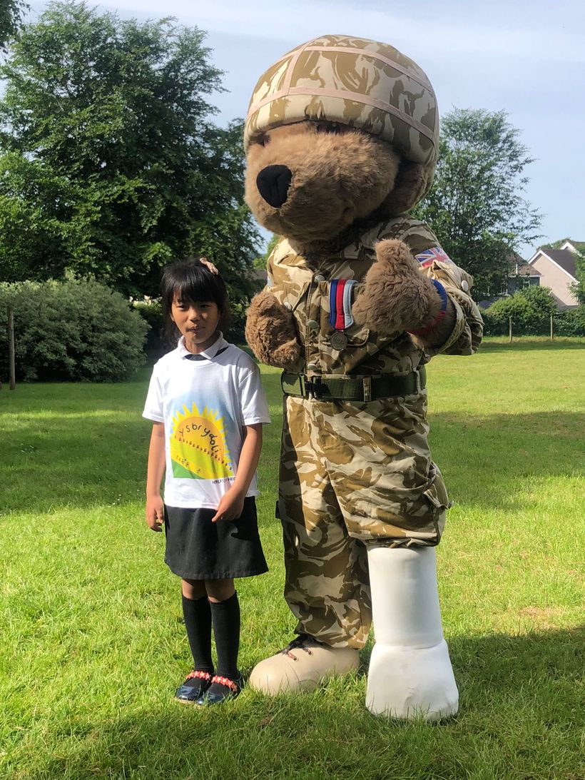 Sayami receives her shirt from Hero Bear