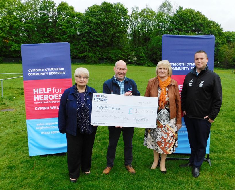 Rhys Edwards, holding the cheque, with, left to right, the form